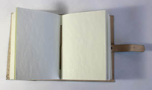 สมุดบันทึกหนังแท้ลายแพะสีเทอร์ควอยซ์ พร้อมโลโก้แบบกำหนดเอง  กระดาษฝ้ายรีไซเคิลแท้ทำมือ  ตกแต่งด้วยสีทองแบบสตencil - Product Image 5