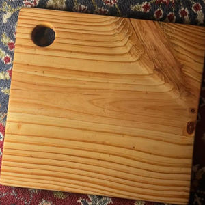 Planche à découper en bois pour légumes, alimentation durable, Top SelKitchen, lavable au lave-vaisselle, forme rectangulaire, fabriquée à la main en Inde - Product Image 1