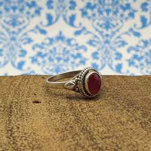 Anillo de diseñador de plata 925 hecho a mano artesanal elaborado con piedras preciosas de rubí piedra principal diamante joyería lisa - Product Image 1