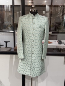 Sherwani pour homme en brocart vert olive avec col mandarin et longueur genou - Product Image 4