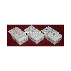 Boîte à bijoux incrustée de nacre en marbre blanc forme rectangulaire avec motif de fleurs utilisée pour la décoration intérieure et les cadeaux pour les invités - Product Image 3