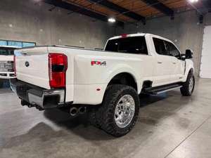Ford F-450 Super Duty Lariat 2023 - Product Image 4