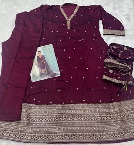 Vestido Anarkali Vihanika de la Mejor Calidad, Largo Completo, con Seda Premium Pesada y Bordado con Lentejuelas para Mujer, para Bodas - Product Image 3