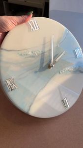 HORLOGES MURALES EN RÉSINE ÉPOXY EXPANSION pour des espaces exquis Cadeau unique pour la décoration intérieure Horloge murale époxy océanique par Antique Creation - Product Image 6