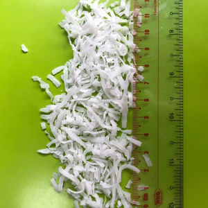 เกล็ดมะพร้าวแห้ง B2B ไขมันสูงสำหรับอุตสาหกรรมผลิตเบเกอรี่และของหวานและห่ออาหาร - Product Image 1