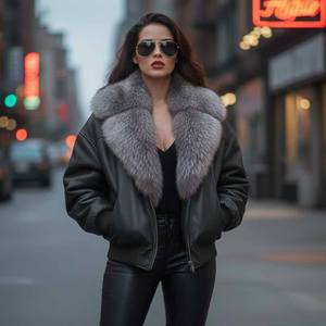 Blouson aviateur en cuir véritable noir avec col en fourrure de renard et fermeture éclair, style motard pour femme, vêtement d'extérieur coupe-vent pour l'hiver - Product Image 1