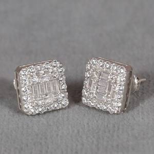 Boucles d'oreilles en or blanc 14 carats avec moissanite, coupe ronde et baguette, pour les occasions de fiançailles des femmes - Product Image 2