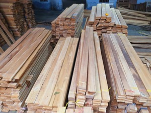 Grumes rondes en teck durable au meilleur prix avec écorce pour la construction de bois de haute qualité - Product Image 3