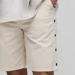 Shorts élégants pour hommes en sergé, parfaits pour une collection estivale décontractée et confortable, design tendance, respirant, avec logo personnalisé - Product Image 2