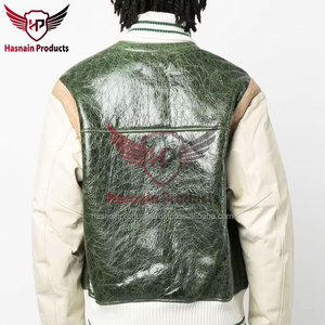 Blouson Bomber Femme en Cuir Véritable Vert avec Patchs Letterman, Bordures Côtelées en Peau de Mouton, Manteau d'Hiver Chaud Personnalisé - Product Image 4