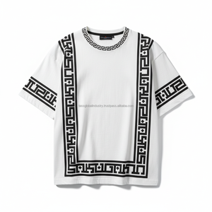 Camiseta Blanca de Lujo para Hombre, Diseño Geométrico Griego con Borde Negro, Hombros Caídos, Estilo Urbano Premium, Logotipo Personalizado OEM - Product Image 1