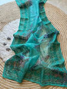 Sarees de Invierno de Diseño Elegante Importados de Shree Indian Exports, para Fiestas y Bodas, 100% Seda Organza, con Blusa y Pieza de Piel Sintética - Product Image 3