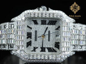 Reloj Redondo con Números Romanos Icónicos, Estilo Hip Hop, con Incrustaciones de Moissanita - Product Image 5