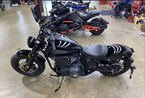 Motocicleta Indian Cruiser Chief Bobber Negra Metálica en Venta - Product Image 2