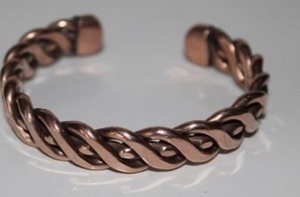 Elegantes Pulseras de Moda de cobre hechas a mano intrincadas joyas curativas detalladas para el bienestar y el estilo - Product Image 4