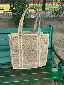 Grand sac fourre-tout en coton matelassé, sac de nuit lavable à imprimé floral, sac de yoga shopping plage Boho Weekender - Product Image 3