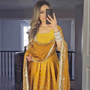 Vestido Largo Anarkali de Georgette Estilo Indio Tradicional con Bordado de Lentejuelas, Traje de Fiesta para Mujer con Dupatta de Diseñador - Product Image 1
