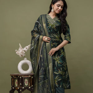 Tissu Vatican pour femme de qualité supérieure Kurti Set Three-Piece Chanderi Zari Digital Printed Dupatta Hand Work - Product Image 1