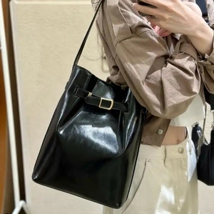 2026 Fashion Women's Bag Bucket Bag <b>Large</b> Capacity Single Shoulder Crossbody Bag Oil Wax Cowhide Simple - Product Image 2