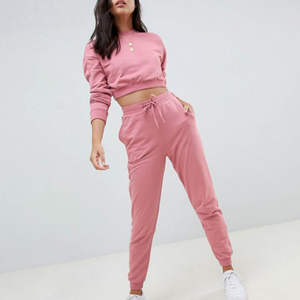 Sweat à capuche surdimensionné décontracté pour femmes et haut court à motif solide tenue au genou 2 pièces avec pantalon long au-dessus du genou et survêtement de survêtement - Product Image 6
