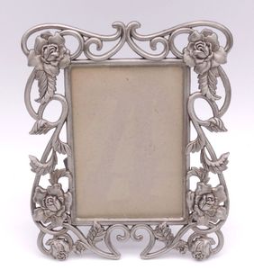 Cadre photo en métal artisanal de luxe pour des espaces de vie élégants avec une touche moderne et un concept d'affichage décoratif unique - Product Image 1