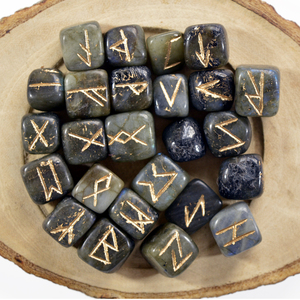 Juego de Runas de labradorita de fuego natural Cristales curativos 25 piezas Forma de cubo Letras grabadas Reiki Runa caída Lote de piedras preciosas sueltas - Product Image 1