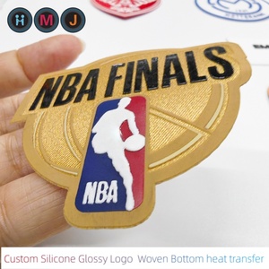Écussons tissés HMJ personnalisés <span class=keywords><strong>NBA</strong></span> en silicone avec <span class=keywords><strong>logo</strong></span> sérigraphié, transfert thermique pour étiquettes de vêtements pour fabricants de <span class=keywords><strong>T</strong></span>-shirts - Product Image 3