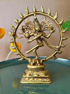 Estatua de Nataraja de latón tradicional hecha a mano de fabricación india para esquinas de meditación Mandirs disponibles en suministro de fábrica - Product Image 2