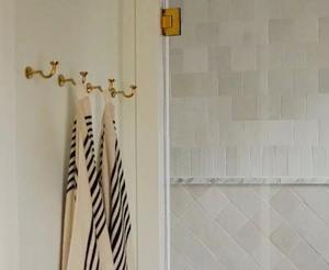 Porte-serviettes en laiton de qualité supérieure, robuste et élégant pour spa à domicile ou hôtel, disponible au prix d'usine - Product Image 2