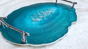 ถาดใส่อาหารและโต๊ะเครื่องแป้งทำจากเรซินน้ำหนักเบาพร้อมดีไซน์แวววาวสำหรับใช้ในชีวิตประจำวันที่ชายฝั่งต่ำโดย aaliyan impex - Product Image 4