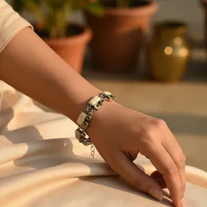 Bracelet tennis en or 14 carats avec pierres précieuses jaunes et pierre principale en perle fleurie plaquée rhodium argent 925 pour femme - Product Image 1