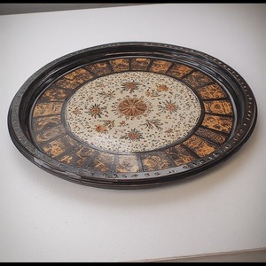 แผ่นเหล็กประดับมุกสีทองขอบลูกไม้เหมือนลูกไม้มีรายละเอียดดีไซน์อาร์ตเดคโคที่มีน้ำหนักเบาสำหรับการจัดโต๊ะเจ้าสาวหรูหรา - Product Image 6