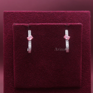 Boucles d'oreilles créoles Huggie en or blanc/rose et or jaune 18 carats avec diamant rose taille émeraude certifié IGI, cultivé en laboratoire |   Bijoux fins de luxe - Product Image 1