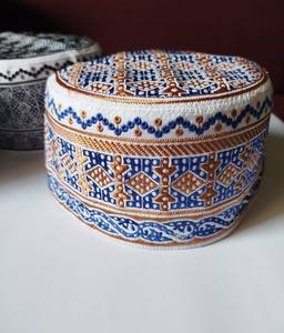 Vente en gros Musulman Hommes Kufi Chapeau AMN102 Omani Style Crâne Cap Bonnet Islam Prière Chapeaux (52,54,56,58cm couleur personnalisée) de BD - Product Image 2