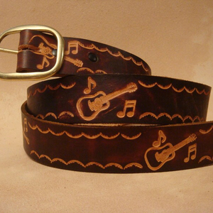 Marrón Fancy Rough out Guitar blossomTooled Cinturón de cuero Premium Cow Hide Diseños de cuentas personalizados Cinturones de lujo Listo para enviar Unisex - Product Image 1