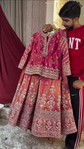 Lehenga de créateur avec dupatta pour femmes, tenue ethnique élégante pour les mariages, les fêtes et les festivals avec broderies - Product Image 3