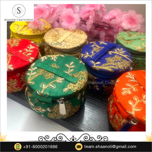 Caja de brazalete de trabajo con bordado de Zari dorado hecho a mano para mujer, bolso de mano de aspecto étnico con cremallera - Product Image 3