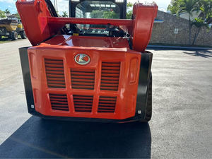 Chargeuse compacte Kubota SVL 95/75-2 de 74 CV avec godet HD de 68 pouces et lame de coupe à boulons, disponible à la vente - Product Image 5