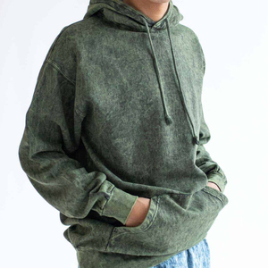 Pull-over à capuche en molleton de coton biologique pour hommes, sweat-shirt Tie Dye avec capuche personnalisée et teinte unie pour l'hiver - Product Image 5