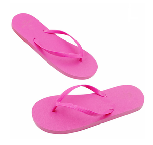 Claquettes plates en caoutchouc souple jaunes personnalisées avec logo, imperméables, pour femmes et filles, idéales pour la plage et les loisirs. - Product Image 4