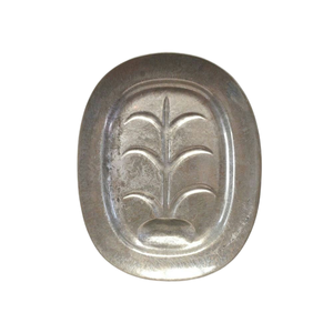 Plat ovale en étain de style classique avec un motif de puits et d'arbre, plat de service en métal vintage avec rainures et un récipient à sauce pour l'approvisionnement hôtelier - Product Image 2