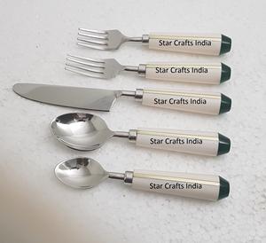 4 Pcs Argenterie à résistance à la chaleur en acier inoxydable et manche en résine vente en gros de couverts couverts ensembles de vaisselle - Product Image 5