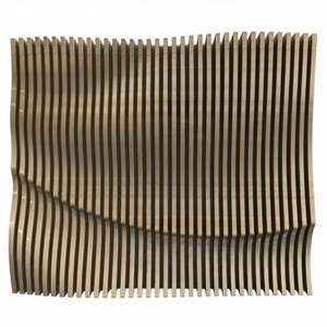 Décoration murale suspendue artisanale en bois rond jaune citron, style Art déco moderne Kalatri, portrait d'anniversaire, avec options multi-pièces - Product Image 1