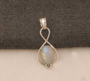 Pendentif en pierre de lune arc-en-ciel fait à la main pour femmes en argent sterling massif 925 cadeau de bijoux en pierres précieuses de créateur - Product Image 1