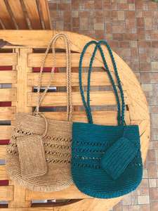 Sac à main en raphia de Madagascar avec poignées à pompons, petit sac seau pour femme, pochette mignonne à fermeture ouverte - Product Image 5