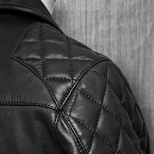 แจ็กเก็ตขี่จักรยานหนังแท้ของผู้ชายแจ็กเก็ตมอเตอร์ไซค์สีดำคลาสสิกดีไซน์สะพายไหล่และมีซิปกระเป๋า - Product Image 2