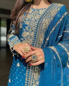 Sharara Salwar Kameez pour femmes, coupe ajustée, longueur genou, traditionnel indien, en georgette, ethnique, pour mariage, fête, broderie lourde - Product Image 4