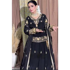 Salwar Kameez pakistanais élégant hautement recommandé avec pelouse imprimée et Dupatta contrasté pour une tenue décontractée au meilleur prix - Product Image 1