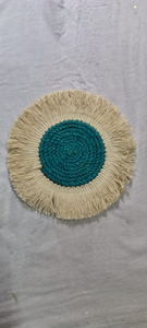 Sous-verre en macramé écologique fabriqué par un fabricant de confiance, avec un aspect artisanal et un corps rond tissé, adapté aux amoureux de l'environnement - Product Image 2