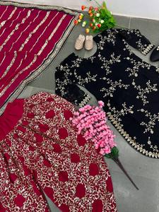 Tenue traditionnelle Dhoti Salwar, entièrement cousue, pour les fêtes, en tissu faux georgette, entièrement brodée, travail de séquence, prête à porter - Product Image 2